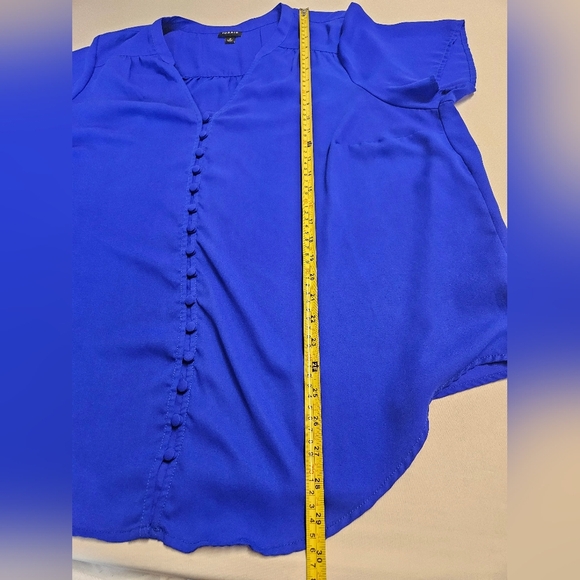 Torrid / Women's Blue Button-Down Top Plus Size 2 - Picture 4 of 6
